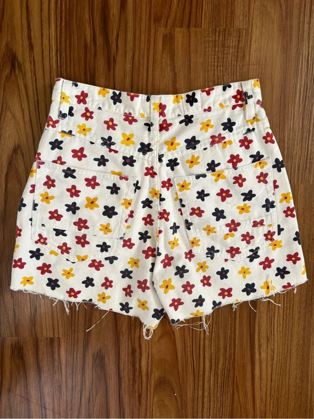 VTG 90s Esprit White Denim Cutoff Shorts with Flower Print